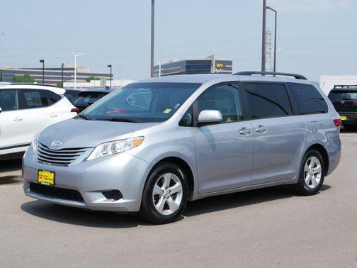 2016 Toyota Sienna LE