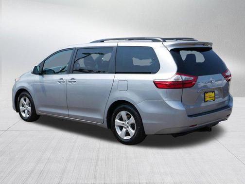 2016 Toyota Sienna LE