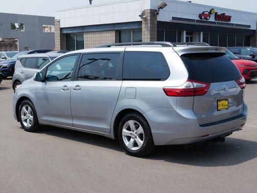2016 Toyota Sienna LE