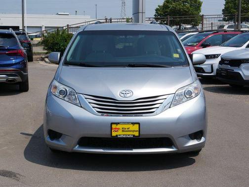 2016 Toyota Sienna LE
