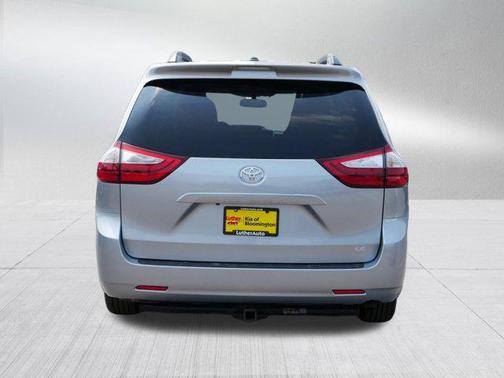 2016 Toyota Sienna LE