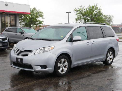 2016 Toyota Sienna LE