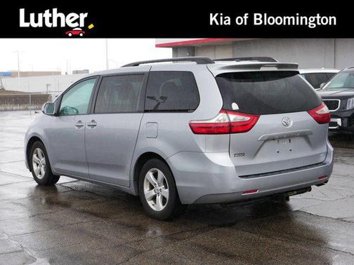 2016 Toyota Sienna LE