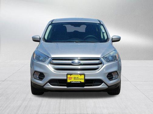 Ingot Silver Metallic 2017 Ford Escape SE