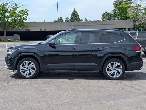 Deep Black Pearl 2021 Volkswagen Atlas 3.6L SE w/Technology
