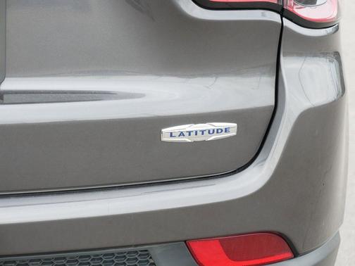 Granite Crystal Metallic Clearcoat 2021 Jeep Compass Latitude
