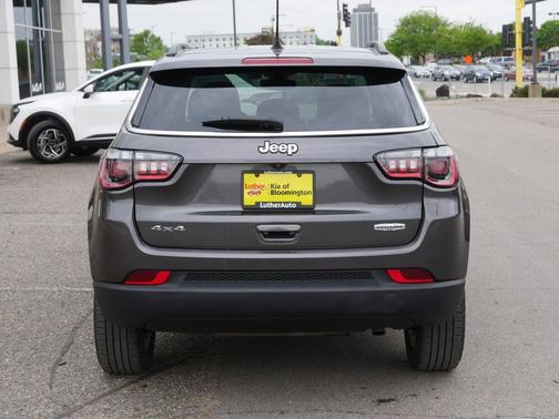 Granite Crystal Metallic Clearcoat 2021 Jeep Compass Latitude