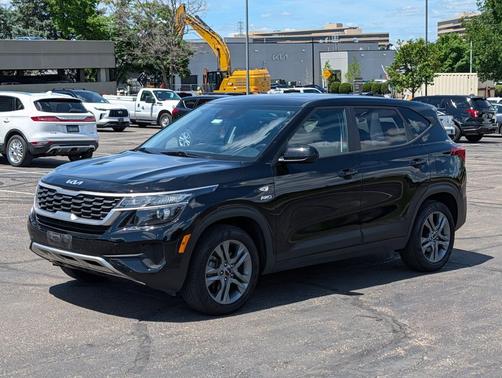 Cherry Black 2022 Kia Seltos LX