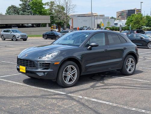 Volcano Grey Metallic 2018 Porsche Macan Macan
