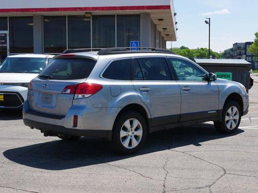 Steel Silver Metallic 2011 Subaru Outback 2.5 i Premium