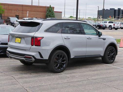 Wolf Gray 2023 Kia Sorento SX
