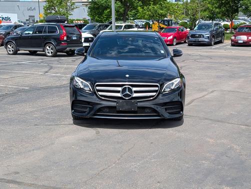 Obsidian Black Metallic 2017 Mercedes-Benz E-Class 4MATIC