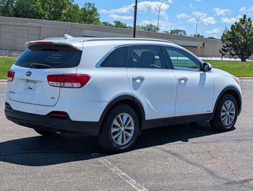Snow White Pearl 2017 Kia Sorento LX