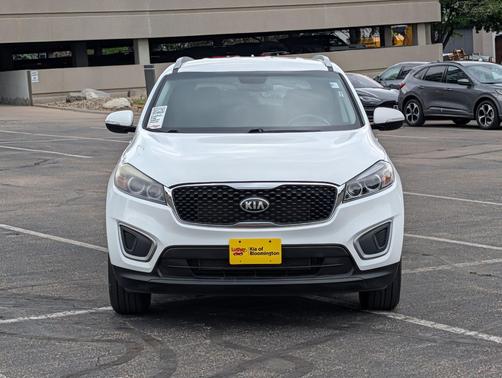 Snow White Pearl 2017 Kia Sorento LX