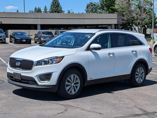 Snow White Pearl 2017 Kia Sorento LX