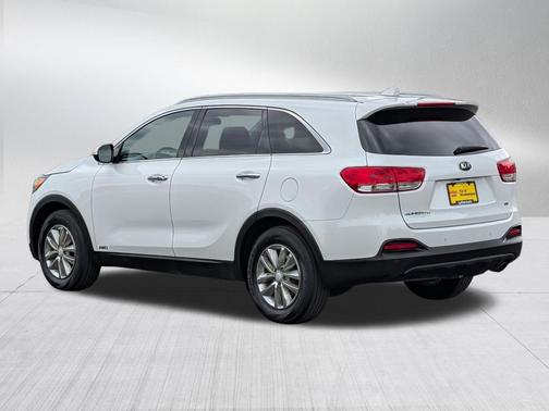 Snow White Pearl 2017 Kia Sorento LX