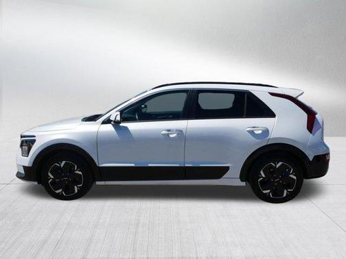 Snow White Pearl 2023 Kia Niro EV Wave