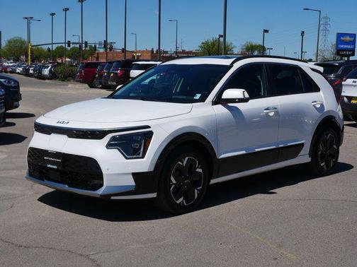 Snow White Pearl 2023 Kia Niro EV Wave