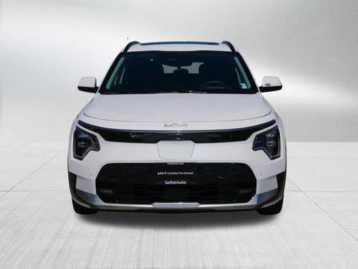 Snow White Pearl 2023 Kia Niro EV Wave