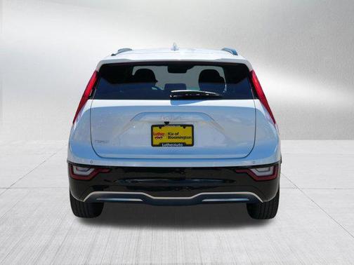 Snow White Pearl 2023 Kia Niro EV Wave