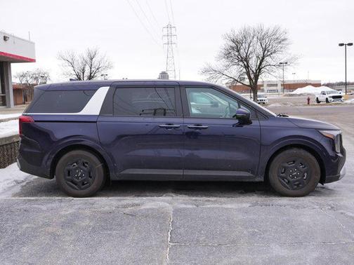 2025 Kia Carnival LXS