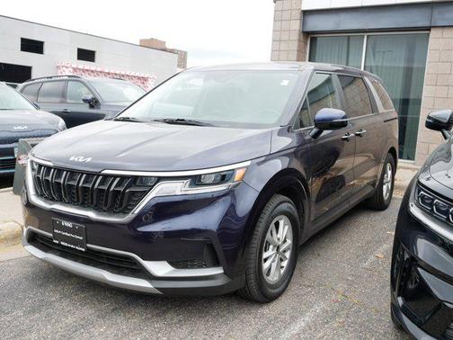 2024 Kia Carnival LX