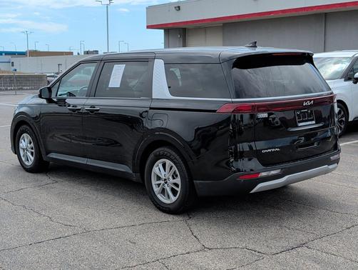 Aurora Black Pearl 2024 Kia Carnival LX
