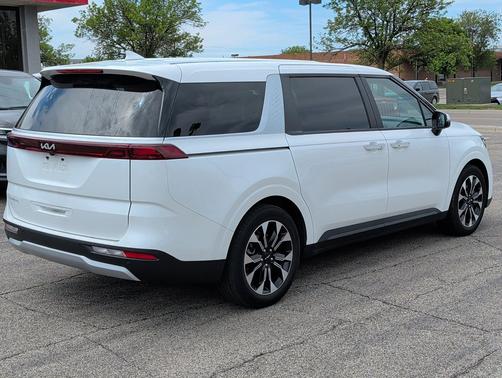 Snow White Pearl 2024 Kia Carnival EX