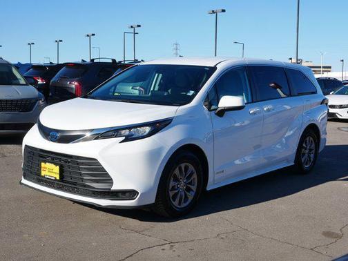 2021 Toyota Sienna LE