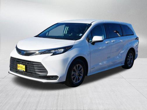 2021 Toyota Sienna LE