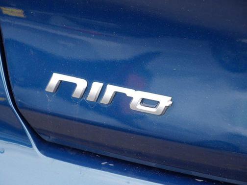 2022 Kia Niro LXS