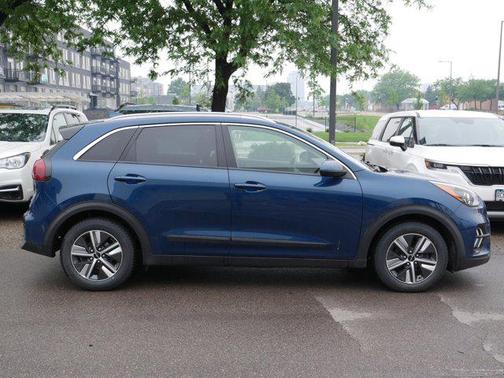 2022 Kia Niro LXS
