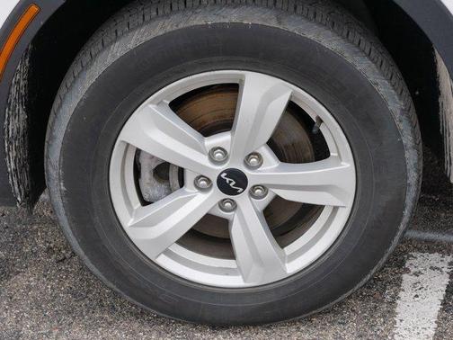 Glacial White Pearl 2023 Kia Sorento LX