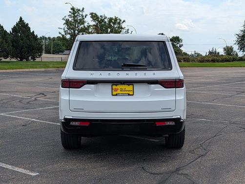 Bright White Clearcoat 2023 Jeep Wagoneer Series III 4x4