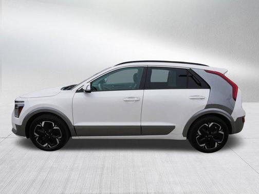 Snow White Pearl 2023 Kia Niro EV Wave