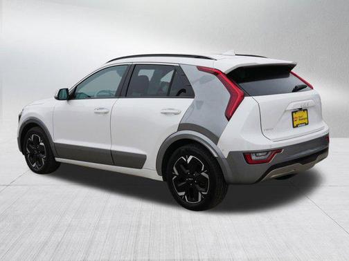 Snow White Pearl 2023 Kia Niro EV Wave