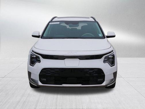 Snow White Pearl 2023 Kia Niro EV Wave