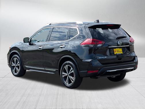 Magnetic Black 2018 Nissan Rogue SL