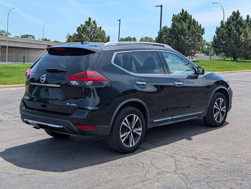 Magnetic Black 2018 Nissan Rogue SL