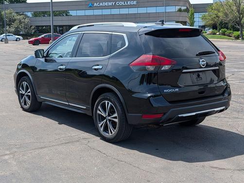 Magnetic Black 2018 Nissan Rogue SL