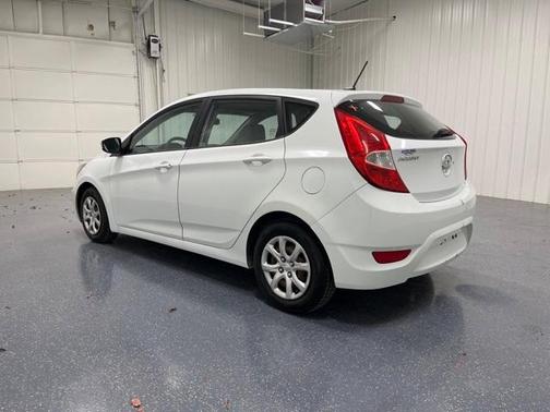 Photo 5 of 15 of 2013 Hyundai Accent GS