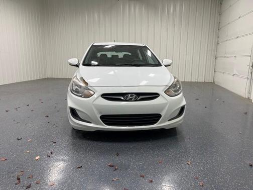 Photo 2 of 15 of 2013 Hyundai Accent GS