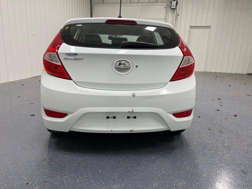 Photo 4 of 15 of 2013 Hyundai Accent GS