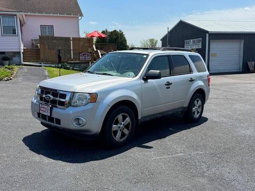Ingot Silver Metallic 2010 Ford Escape XLT