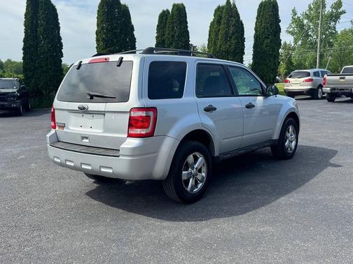 Ingot Silver Metallic 2010 Ford Escape XLT