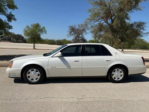 White 2001 Cadillac DeVille Base