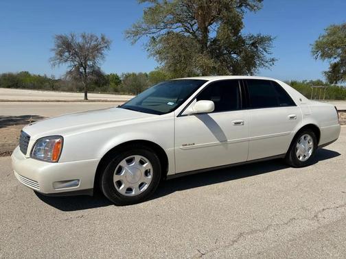 White 2001 Cadillac DeVille Base