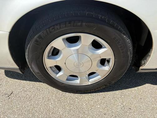 White 2001 Cadillac DeVille Base