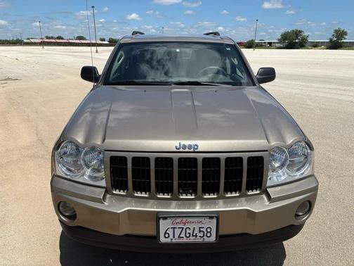 Gold 2006 Jeep Grand Cherokee Laredo