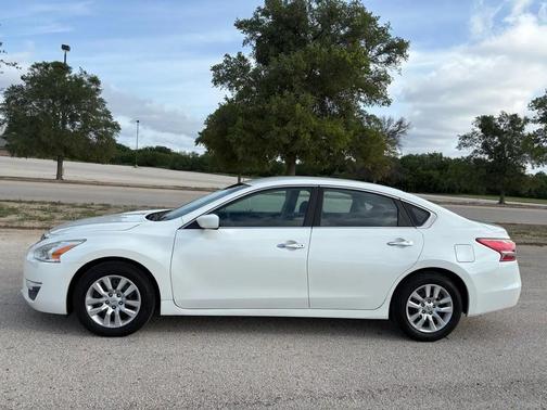 Pearl White 2013 Nissan Altima 2.5 S